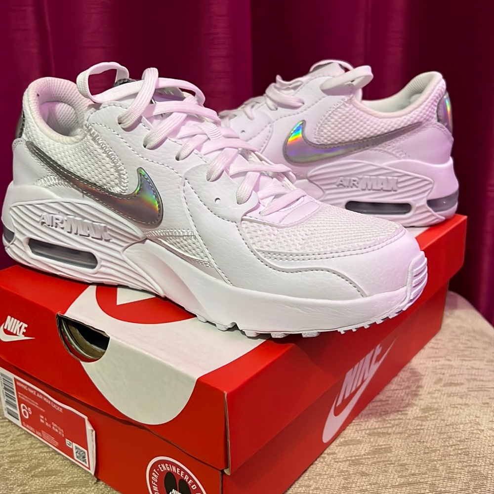 NIB Nike Air Max running shoes Woman’s Size 6.5